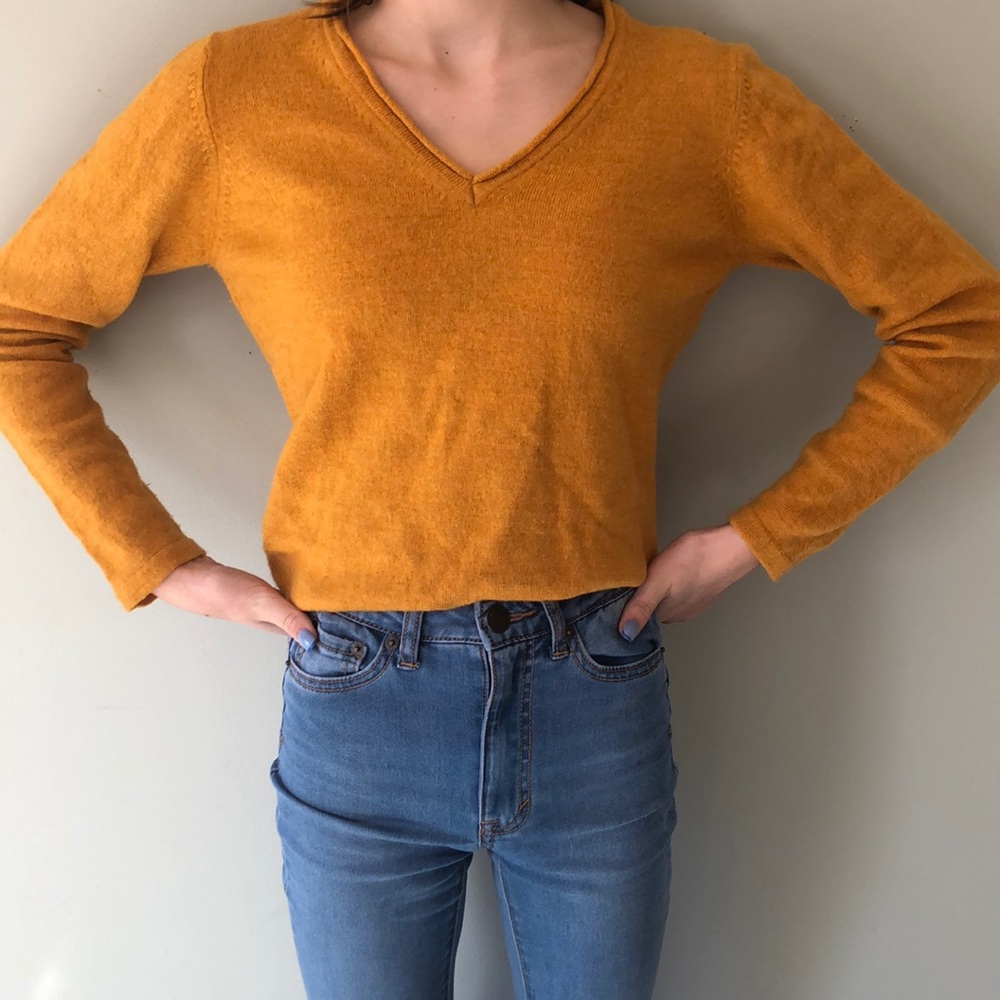Thin sweater
